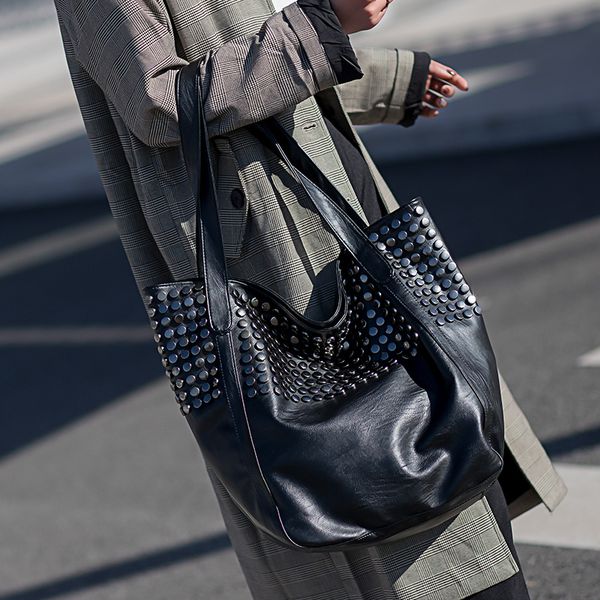 shopping bags casual big tote bags women fashion rivet shoulder bag designer soft pu leather handbags ladies large daily shopping bags femal
shopping bags casual big tote bags women fashion rivet shoulder bag designer soft pu leather handbags ladies large daily shopping bags femal