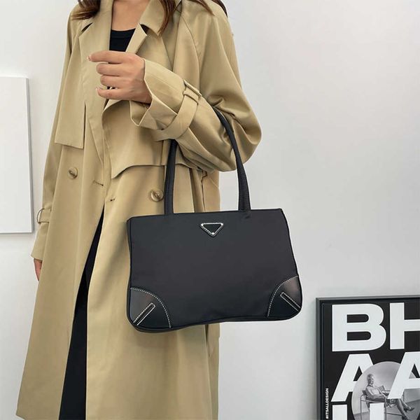 luxury handbag new female autumn premium one shoulder underarm commuter tablet computer handbaghigh
luxury handbag new female autumn premium one shoulder underarm commuter tablet computer handbaghigh