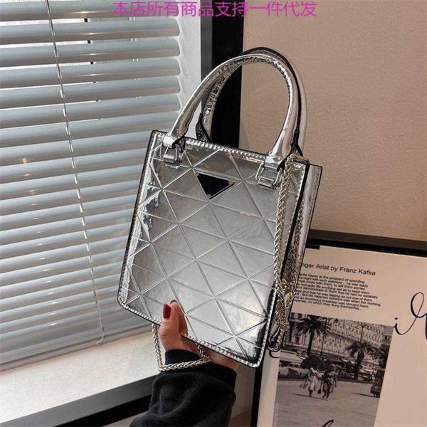 80% 2023 luxury new bright face tote chain single shoulder oblique span portable baghigh quality
80% 2023 luxury new bright face tote chain single shoulder oblique span portable baghigh quality