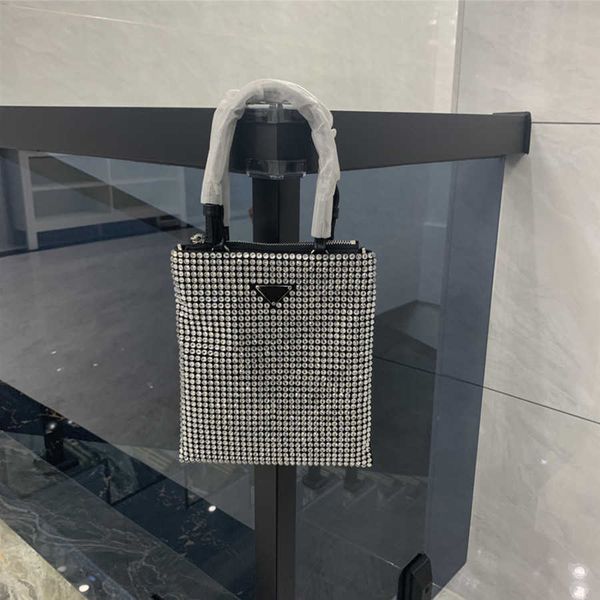 70% 2023 new shoulder bag new messenger full diamond chain single shoulder portable small square women's baghigh
70% 2023 new shoulder bag new messenger full diamond chain single shoulder portable small square women's baghigh