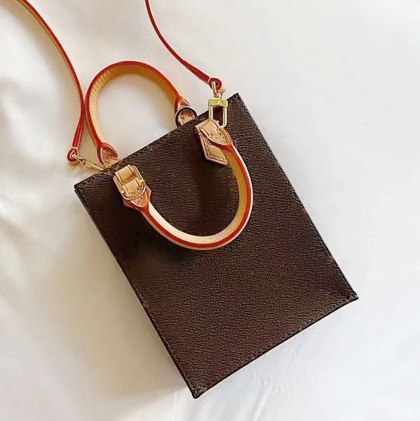 simple fashion classic clutch bag women's men's designer handbag m81295 m81417 leather pressed retro shoulder strap luxury fashion
simple fashion classic clutch bag women's men's designer handbag m81295 m81417 leather pressed retro shoulder strap luxury fashion