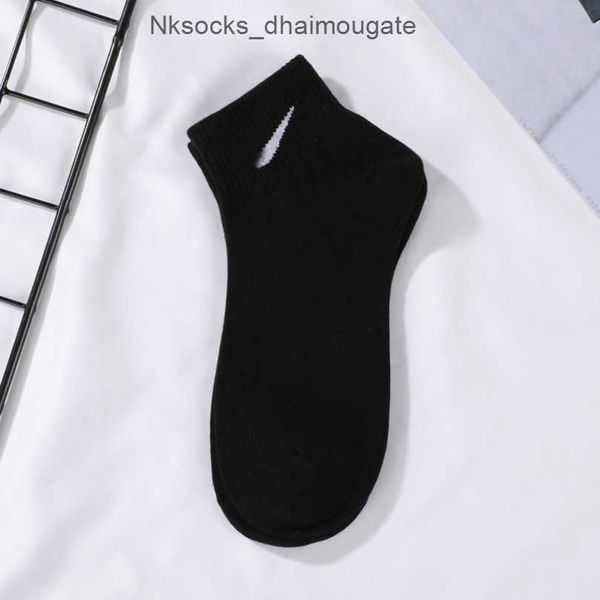 fashion men's luxury socks women's hook brand stockings designers colorful low medium long cylinder women men couple's stocki, Black
fashion men's luxury socks women's hook brand stockings designers colorful low medium long cylinder women men couple's stocki, Black