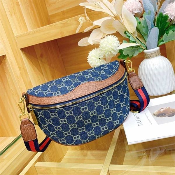 2023 new luxury fashion bag texture inward chest simple wide belt messenger shell waisthigh
2023 new luxury fashion bag texture inward chest simple wide belt messenger shell waisthigh