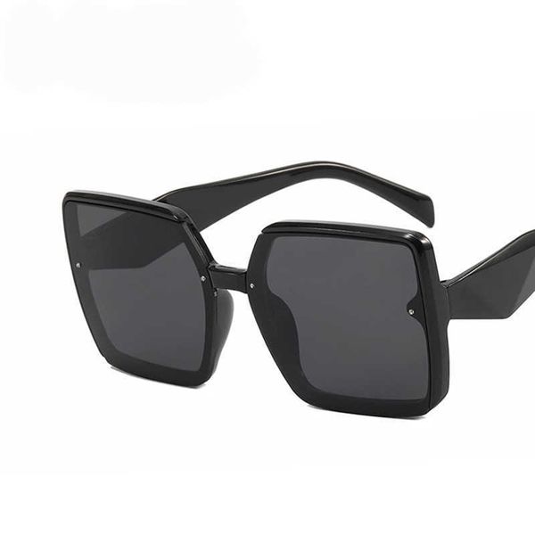 sunglasses fashion designer square sunglasses woman vintage gradient sun glasses female clarge frame lear lens black white oculos de sol g23, White;black
sunglasses fashion designer square sunglasses woman vintage gradient sun glasses female clarge frame lear lens black white oculos de sol g23, White;black