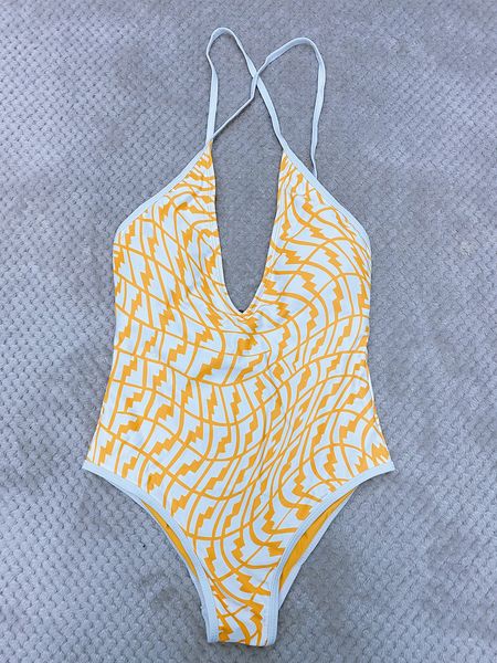designer summer fashion high-end strap beach bikini new mixed swimsuits classic brown suit female swimsuit spot high quality, White;black
designer summer fashion high-end strap beach bikini new mixed swimsuits classic brown suit female swimsuit spot high quality, White;black