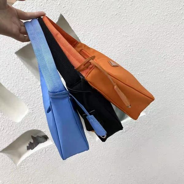 re-edition underarm luxurys design clutch bag nylon leather shoulder bags women crossbody messenger handbag evening totes purse 3oeq
re-edition underarm luxurys design clutch bag nylon leather shoulder bags women crossbody messenger handbag evening totes purse 3oeq