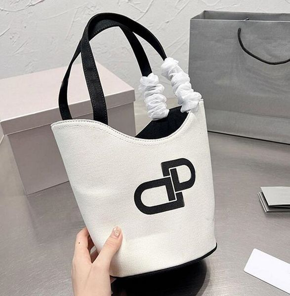 shoulder designer lady shopping fashion totes bags cross body half moon luxury leather claic retro purse hourglass bucket bag locomotive wal
shoulder designer lady shopping fashion totes bags cross body half moon luxury leather claic retro purse hourglass bucket bag locomotive wal