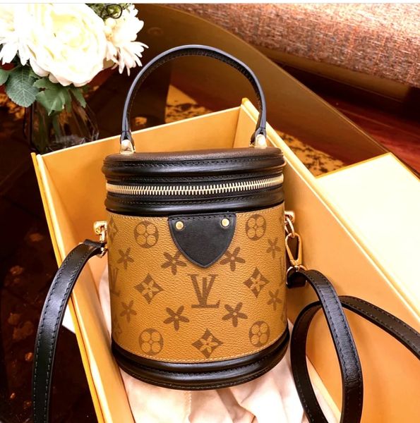 fashion bags presbyopic cross body new designer luxury handbags women crossbody bucket bag handle and detachable shoulder strap barrel-shape
fashion bags presbyopic cross body new designer luxury handbags women crossbody bucket bag handle and detachable shoulder strap barrel-shape