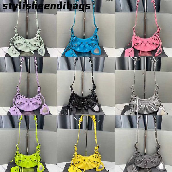 le cagole cross body le cagole series half moon dumpling bag willow stud motorcycle bag fine-grained crocodile pattern leather with heart-sh
le cagole cross body le cagole series half moon dumpling bag willow stud motorcycle bag fine-grained crocodile pattern leather with heart-sh