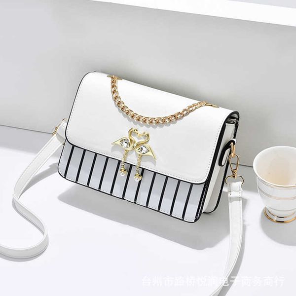 cross body bag women's bag spring/summer new portable cross-body shoulder bag embossed simple and elegant swan buckle versatile
cross body bag women's bag spring/summer new portable cross-body shoulder bag embossed simple and elegant swan buckle versatile