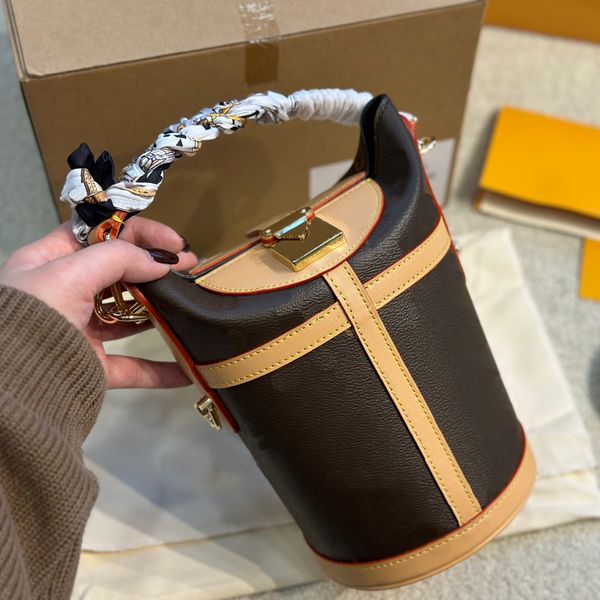 designer bags luxury women chip bags classic retir style pocket handbags genuine leather shoulderbags casual shopping travel handbags lady r
designer bags luxury women chip bags classic retir style pocket handbags genuine leather shoulderbags casual shopping travel handbags lady r