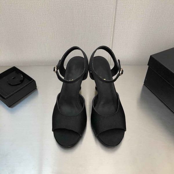 2023 stiletto heels sandals luxurys designers fashion channel heel women shoes dress shoe summer ladies slipers x6, Black
2023 stiletto heels sandals luxurys designers fashion channel heel women shoes dress shoe summer ladies slipers x6, Black