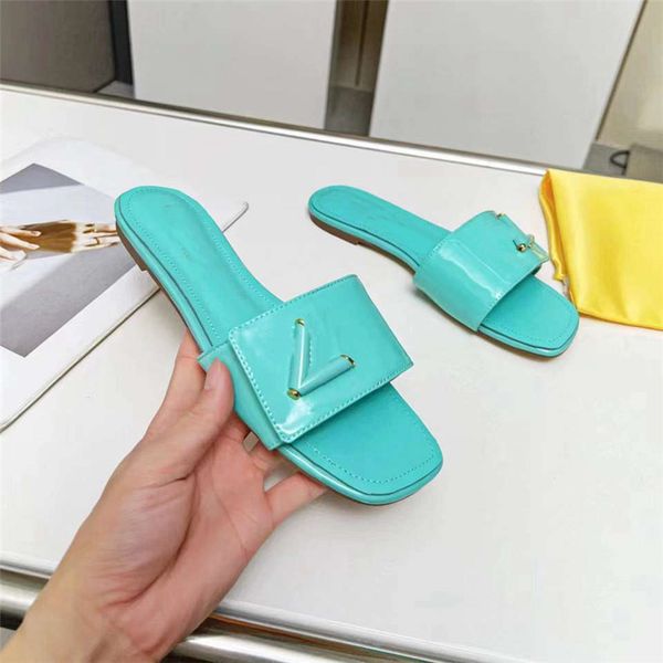 fashion slippers 2023 louiseity luxury design summer men flat women slope heel leather rubber letter logo casual sandals viutonity 05-0024, Black
fashion slippers 2023 louiseity luxury design summer men flat women slope heel leather rubber letter logo casual sandals viutonity 05-0024, Black