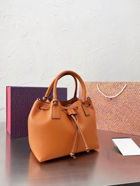 2023 fashion handbag designer bag luxury real leather bag crossbody bag women's bucket cabbage basket square fashion handbag messenger
2023 fashion handbag designer bag luxury real leather bag crossbody bag women's bucket cabbage basket square fashion handbag messenger