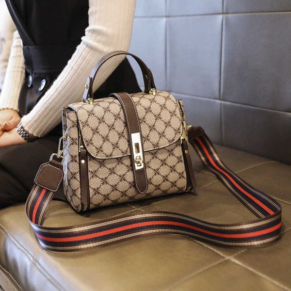 messenger bags for women 2023 handbag women summer versatile wide single shoulder messenger small square bag large capacity luxury handbags
messenger bags for women 2023 handbag women summer versatile wide single shoulder messenger small square bag large capacity luxury handbags