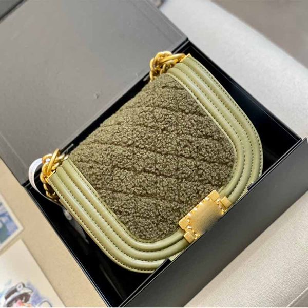 lamb wool mini designer women's bag luxury tote purse 20cm leather with metal chain messenger bag adjustable strap tote single shoulder
lamb wool mini designer women's bag luxury tote purse 20cm leather with metal chain messenger bag adjustable strap tote single shoulder