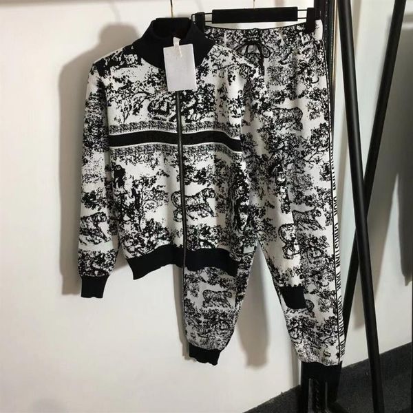 designer brand women's two piece pants original label autumn winter new jungle jacquard long sleeve zipper cardi277v, White 
designer brand women's two piece pants original label autumn winter new jungle jacquard long sleeve zipper cardi277v, White