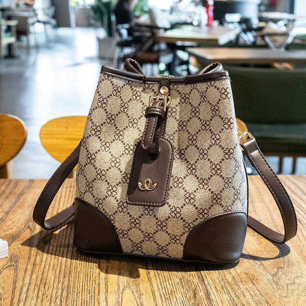 new 2023 fashion brand bags large capacity portable bucket women's cross-body single-shoulder bag designer handbags 60% off sale
new 2023 fashion brand bags large capacity portable bucket women's cross-body single-shoulder bag designer handbags 60% off sale