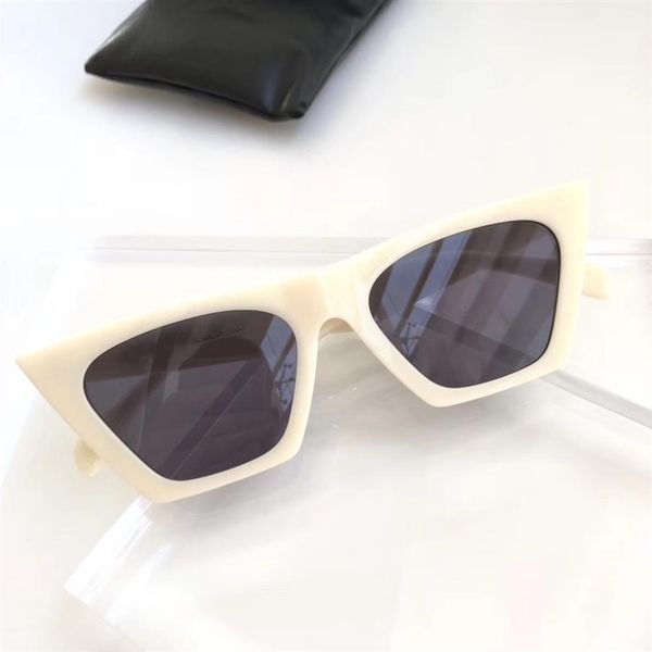 41468 mens sunglasses for women men sun glasses fashion style protects eyes uv400 lens with case296t, White;black
41468 mens sunglasses for women men sun glasses fashion style protects eyes uv400 lens with case296t, White;black