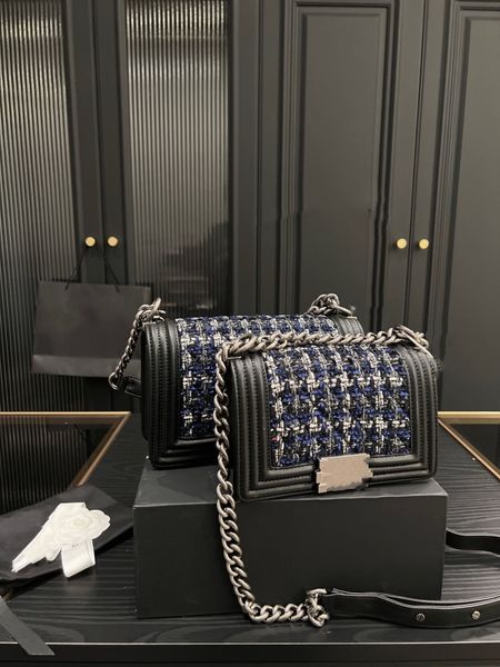 handbags body width woolen cloth shoulder bag leather quality and the square metal log increases the retro feeling high-end designer bags
handbags body width woolen cloth shoulder bag leather quality and the square metal log increases the retro feeling high-end designer bags