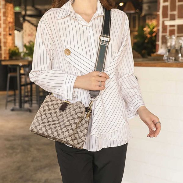 2023 fashion letters designer bags spring summer wide cross-body women's easy wear korean large capacity bucket shoulder bag women hand
2023 fashion letters designer bags spring summer wide cross-body women's easy wear korean large capacity bucket shoulder bag women hand