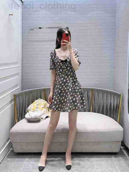 casual dresses designer shenzhen nanyou high-end v-neck waist large umbrella with small daisy bubble sleeve pqku, Black;gray
casual dresses designer shenzhen nanyou high-end v-neck waist large umbrella with small daisy bubble sleeve pqku, Black;gray
