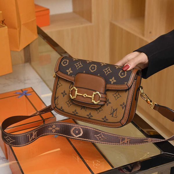 messenger bags for women 2023 bag women's simple fashionable single shoulder messenger texture small square bag luxury handbags designe
messenger bags for women 2023 bag women's simple fashionable single shoulder messenger texture small square bag luxury handbags designe