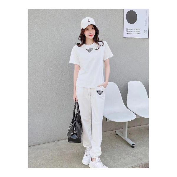 23ss designer womens summer t shirt trousers tracksuits sport swear new triangle short sleeved spring short sleeve sleeved elastic waist cas, Gray
23ss designer womens summer t shirt trousers tracksuits sport swear new triangle short sleeved spring short sleeve sleeved elastic waist cas, Gray