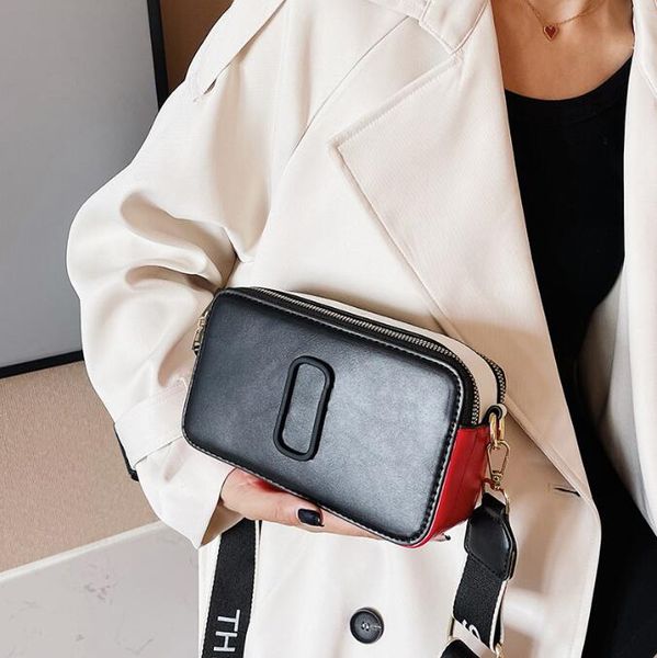 retail designer women shoulder bags new 2022 contrast color small square bag trend letter single messenger bag m008100, Red;black
retail designer women shoulder bags new 2022 contrast color small square bag trend letter single messenger bag m008100, Red;black