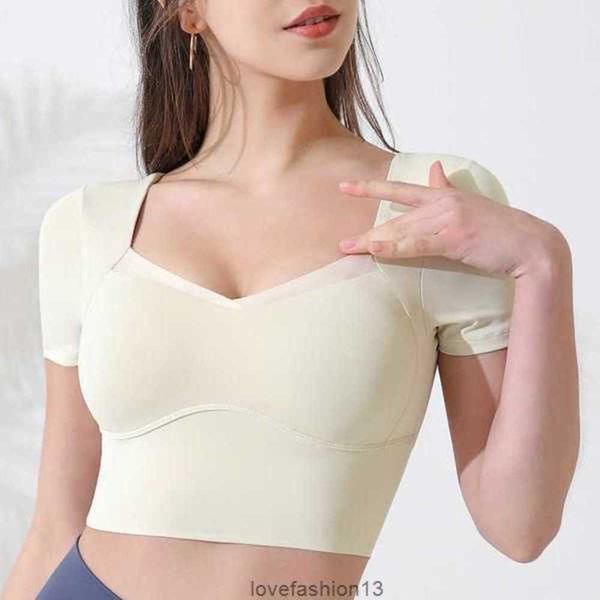 2023 designer alos short sleeve blouse with chest pad belly lifting hip yoga pants women's sports t-shirt summer khd5, White
2023 designer alos short sleeve blouse with chest pad belly lifting hip yoga pants women's sports t-shirt summer khd5, White
