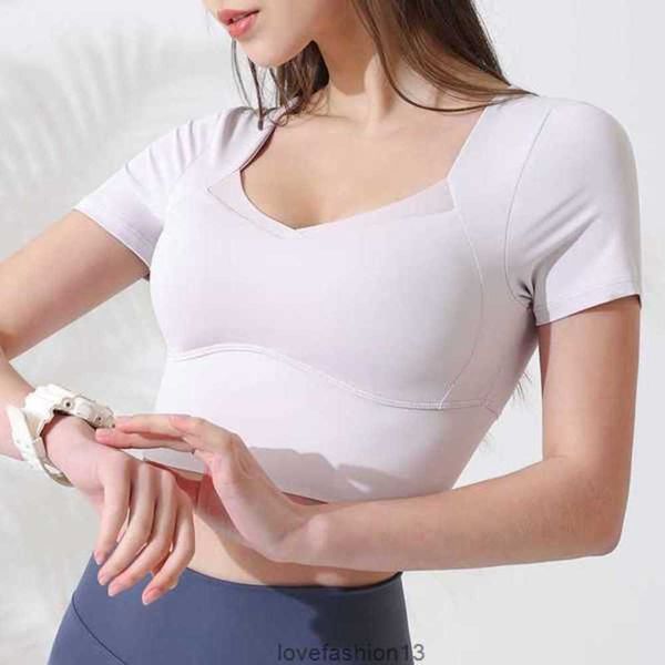 2023 designer alos short sleeve blouse with chest pad belly lifting hip yoga pants women's sports t-shirt summer h01y, White
2023 designer alos short sleeve blouse with chest pad belly lifting hip yoga pants women's sports t-shirt summer h01y, White
