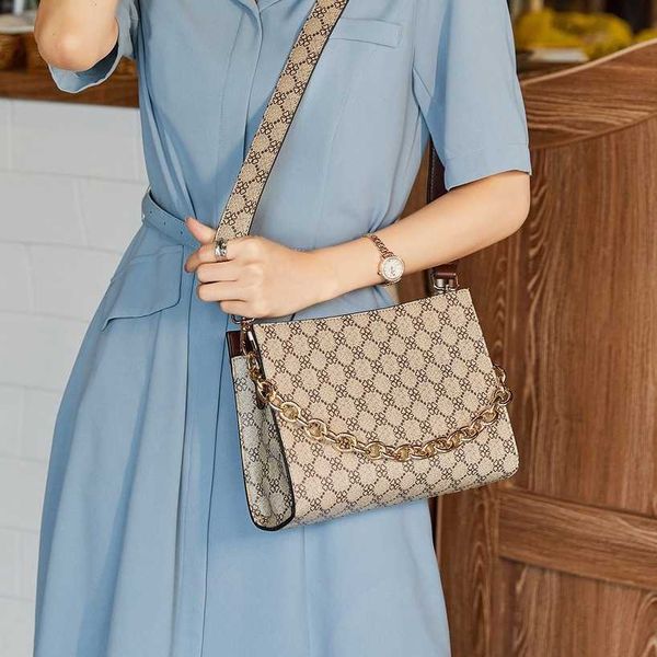 luxury designer 2023 new ladies bags popular messenger wide strap single shoulder hand chain tote women's bag fashion crossbody handbag
luxury designer 2023 new ladies bags popular messenger wide strap single shoulder hand chain tote women's bag fashion crossbody handbag