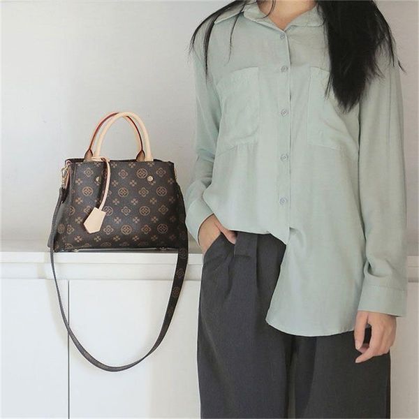 2023 shoulder bags designer luxury satchel messenger bag leather strim handles with r strap crossbody bag
2023 shoulder bags designer luxury satchel messenger bag leather strim handles with r strap crossbody bag