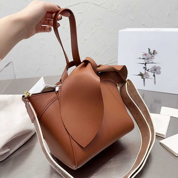 bucket bag designer bag women handbags elegant candy color mini totes leather shoulder bags lady crossbody purse fashion bags 230227
bucket bag designer bag women handbags elegant candy color mini totes leather shoulder bags lady crossbody purse fashion bags 230227