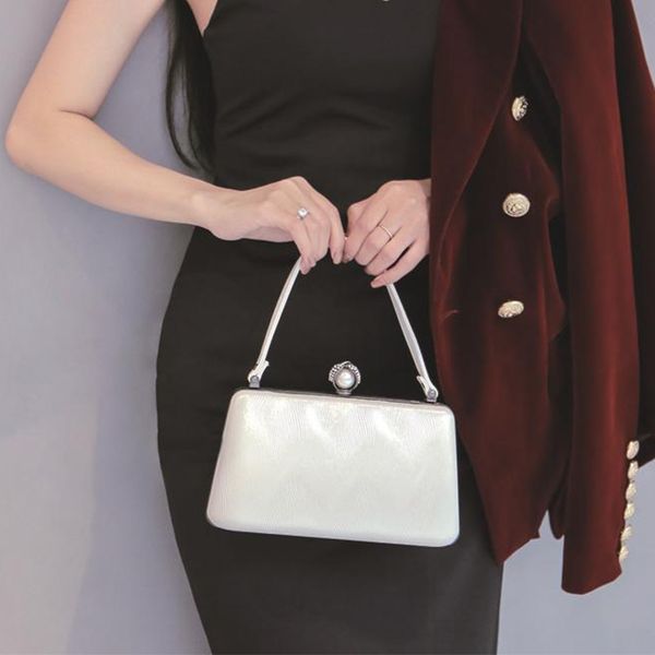 evening bags pu leather white retro handbag women evening clutch bag wedding party purse simple banquet chain shoulder bag zd1814 230227
evening bags pu leather white retro handbag women evening clutch bag wedding party purse simple banquet chain shoulder bag zd1814 230227