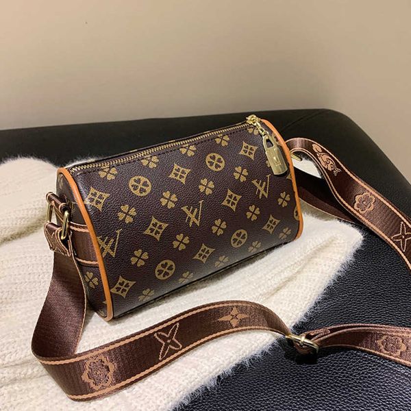 2023 new luxury fashion handbags bag women's simple single shoulder messenger style pillow bags shoulder tote bags for women
2023 new luxury fashion handbags bag women's simple single shoulder messenger style pillow bags shoulder tote bags for women