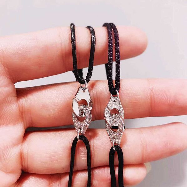 charm bracelets 2022 new % 925 silver handcuffs full diamond leather bracelet d v 1 1 luxury jewelry ladies gift wholesale l230227, Golden;silver
charm bracelets 2022 new % 925 silver handcuffs full diamond leather bracelet d v 1 1 luxury jewelry ladies gift wholesale l230227, Golden;silver
