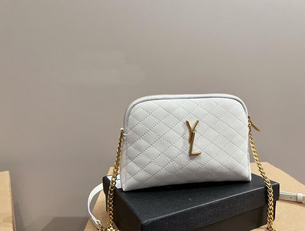 new style chain shoulder bag female gaby crossbody bag designer bb shell bag ladies wallet cosmetics mobile coin purse versatile with box
new style chain shoulder bag female gaby crossbody bag designer bb shell bag ladies wallet cosmetics mobile coin purse versatile with box