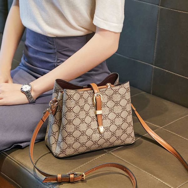 2023 fashion letters designer bags color women's large capacity bucket messenger fashionable shoulder bag women handbags 50% off discou
2023 fashion letters designer bags color women's large capacity bucket messenger fashionable shoulder bag women handbags 50% off discou