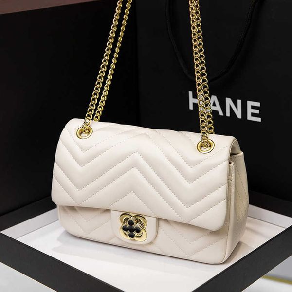 2023 new luxury fashion handbags chain women's korean easy wear summer single underarm cross shoulder small square handbag shoulder tot
2023 new luxury fashion handbags chain women's korean easy wear summer single underarm cross shoulder small square handbag shoulder tot