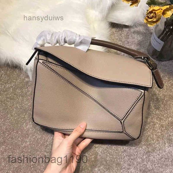 mini woman leather bag pillow loews handbag fashion leather bags messenger designer lingge 2023 single geometric fashion splicing contrast c
mini woman leather bag pillow loews handbag fashion leather bags messenger designer lingge 2023 single geometric fashion splicing contrast c
