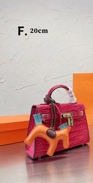 shoulder designer tote women bags lock bag silver chain gold buckle handbag cross body alligator pattern leather bag letter hardware qualit
shoulder designer tote women bags lock bag silver chain gold buckle handbag cross body alligator pattern leather bag letter hardware qualit