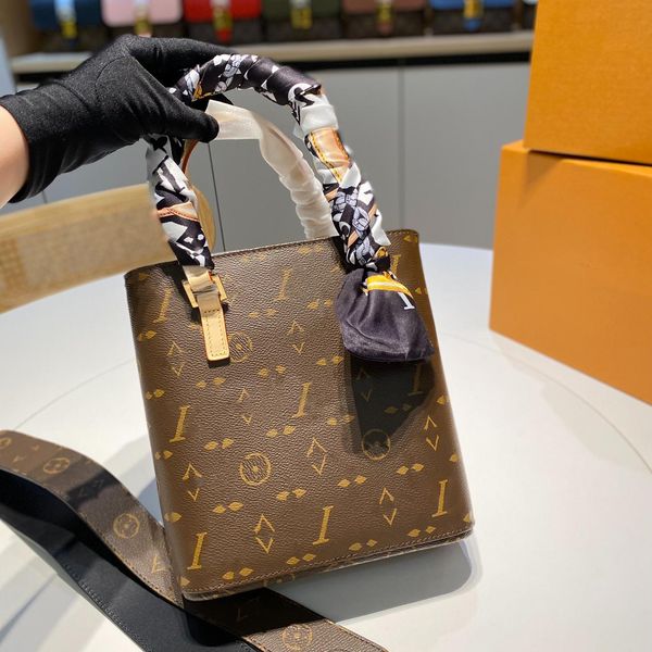 2023 high-quality designer women's bag luxurious genuine leather bags party shoulder bag direct from manufacturer
2023 high-quality designer women's bag luxurious genuine leather bags party shoulder bag direct from manufacturer