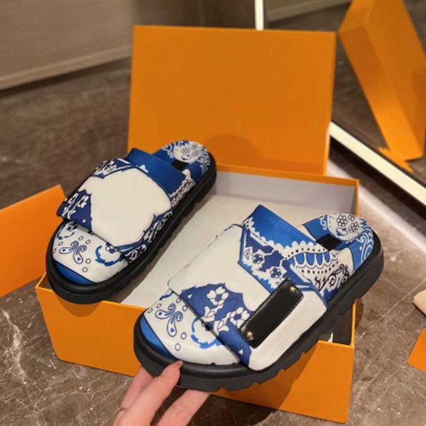 women's half slippers men slide mules classic leather flat bottom sandals designer luxury printing retro sandal summer fashion women le, Black
women's half slippers men slide mules classic leather flat bottom sandals designer luxury printing retro sandal summer fashion women le, Black
