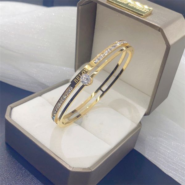 Designer diamond luxury high-grade material bracelet women's bracelet gold inlaid technology bracelet Valentine's Day gift wholesale
Designer diamond luxury high-grade material bracelet women's bracelet gold inlaid technology bracelet Valentine's Day gift wholesale