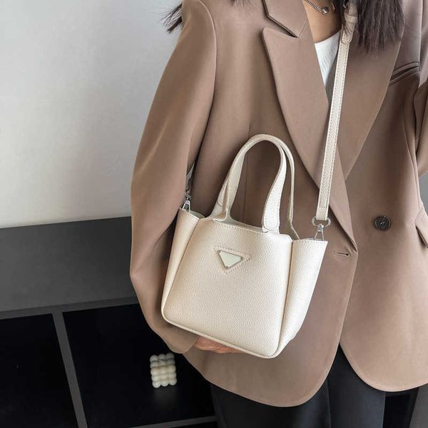 2023 luxury simple casual vegetable basket handbag foreign fashionable one shoulder crossbody square with small popular designhigh
2023 luxury simple casual vegetable basket handbag foreign fashionable one shoulder crossbody square with small popular designhigh