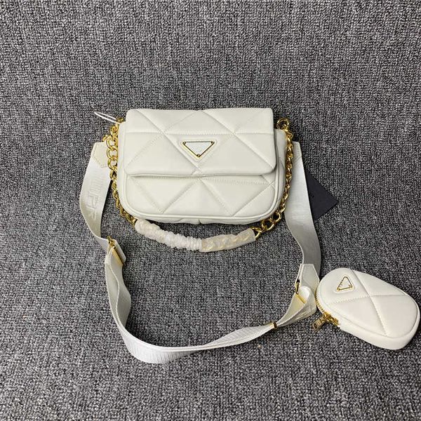 2023 luxury new three in one messenger women's chain portable underarm vagrant postman shoulder baghigh
2023 luxury new three in one messenger women's chain portable underarm vagrant postman shoulder baghigh