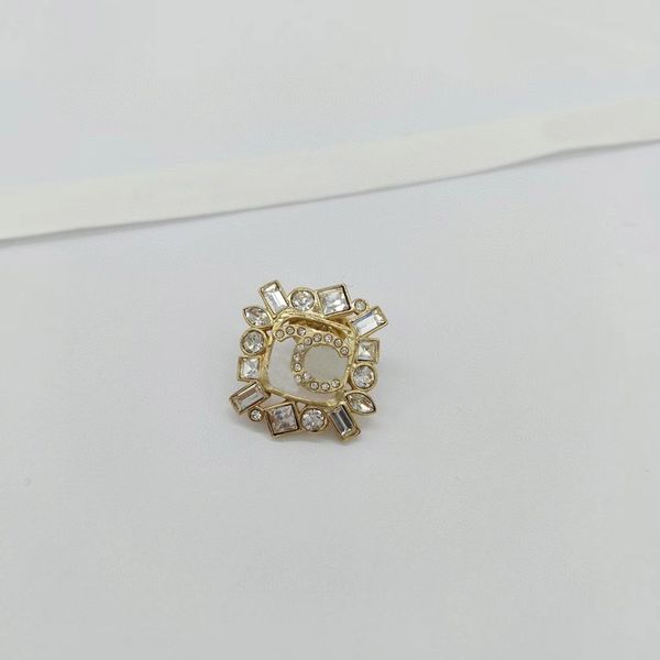 2023 luxury quality charm square stud earring with diamond and hollow design have box stamp brooch ps3415, Golden
2023 luxury quality charm square stud earring with diamond and hollow design have box stamp brooch ps3415, Golden