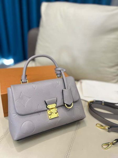 bamboo handle bag designer bag womens messenger bag classic luxury printed magnetic snap closure leather soft fashion versatile underarm bag
bamboo handle bag designer bag womens messenger bag classic luxury printed magnetic snap closure leather soft fashion versatile underarm bag