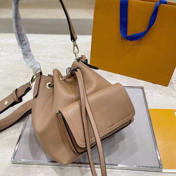 luxury bags tote shoulder brand designer fashion backpack mens leather handbags women bucket bag lady letter phone bag wallet metallic totes
luxury bags tote shoulder brand designer fashion backpack mens leather handbags women bucket bag lady letter phone bag wallet metallic totes